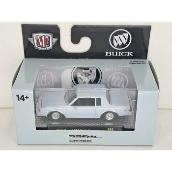 M2 Machines 1:64 Buick Regal Limited 1981 light blue